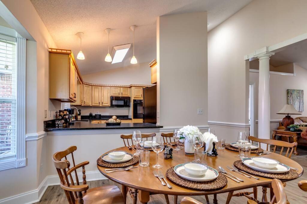 Bears Valley Inn - Great Location! - Peaceful, Children And Dog Friendly Retreat - Less Than 15 Min To All Attractions - Private Pool Club & Fishing Hole - Game Room With Tv Sevierville Eksteriør billede