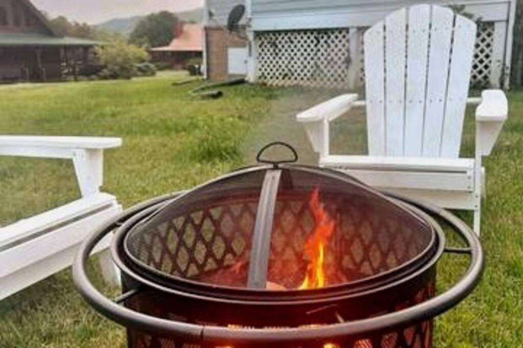 Bears Valley Inn - Great Location! - Peaceful, Children And Dog Friendly Retreat - Less Than 15 Min To All Attractions - Private Pool Club & Fishing Hole - Game Room With Tv Sevierville Eksteriør billede