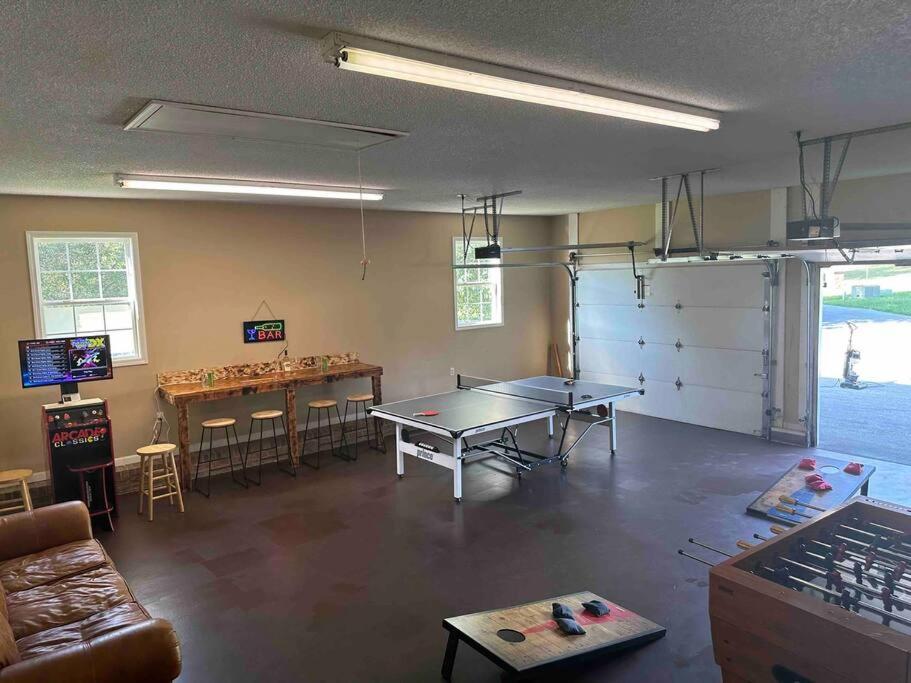 Bears Valley Inn - Great Location! - Peaceful, Children And Dog Friendly Retreat - Less Than 15 Min To All Attractions - Private Pool Club & Fishing Hole - Game Room With Tv Sevierville Eksteriør billede