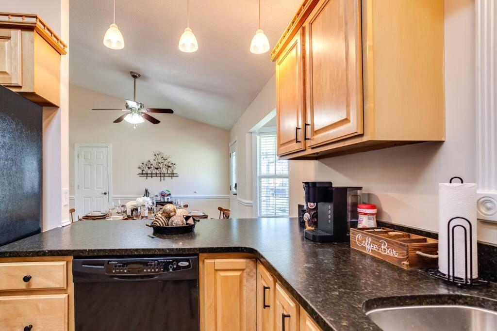 Bears Valley Inn - Great Location! - Peaceful, Children And Dog Friendly Retreat - Less Than 15 Min To All Attractions - Private Pool Club & Fishing Hole - Game Room With Tv Sevierville Eksteriør billede