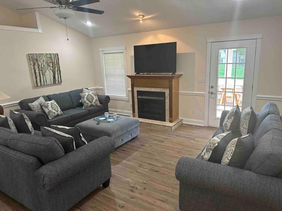 Bears Valley Inn - Great Location! - Peaceful, Children And Dog Friendly Retreat - Less Than 15 Min To All Attractions - Private Pool Club & Fishing Hole - Game Room With Tv Sevierville Eksteriør billede