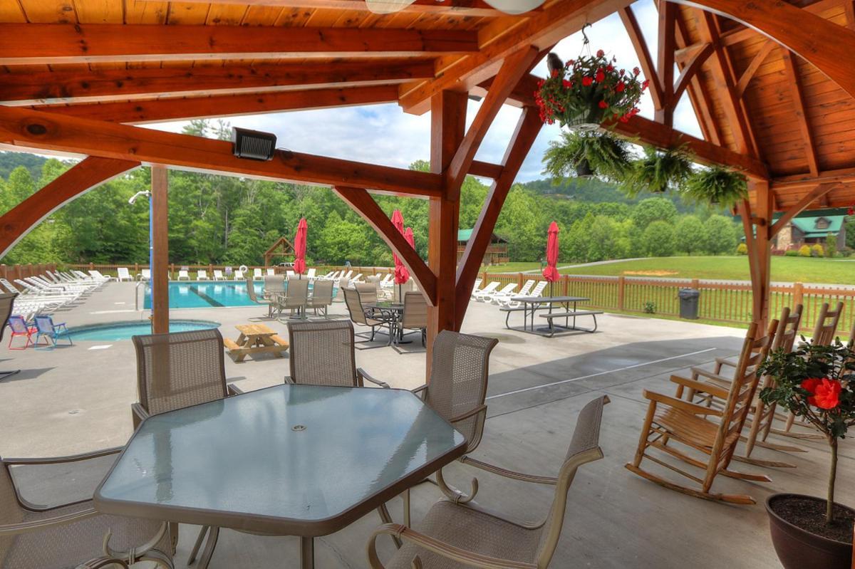 Bears Valley Inn - Great Location! - Peaceful, Children And Dog Friendly Retreat - Less Than 15 Min To All Attractions - Private Pool Club & Fishing Hole - Game Room With Tv Sevierville Eksteriør billede