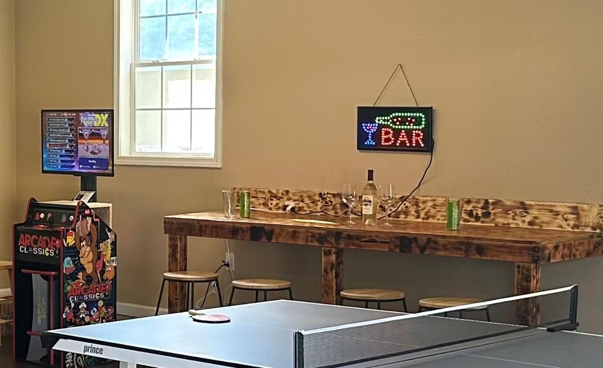Bears Valley Inn - Great Location! - Peaceful, Children And Dog Friendly Retreat - Less Than 15 Min To All Attractions - Private Pool Club & Fishing Hole - Game Room With Tv Sevierville Eksteriør billede