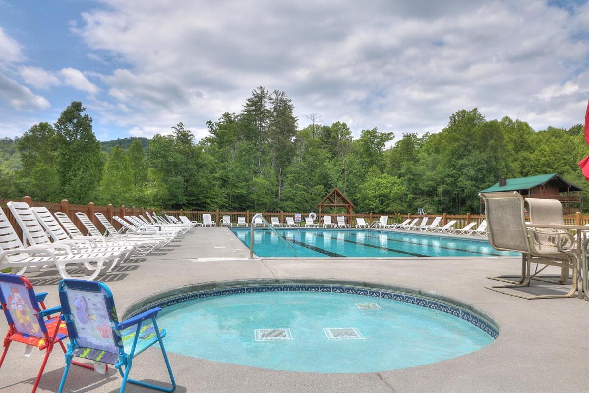 Bears Valley Inn - Great Location! - Peaceful, Children And Dog Friendly Retreat - Less Than 15 Min To All Attractions - Private Pool Club & Fishing Hole - Game Room With Tv Sevierville Eksteriør billede