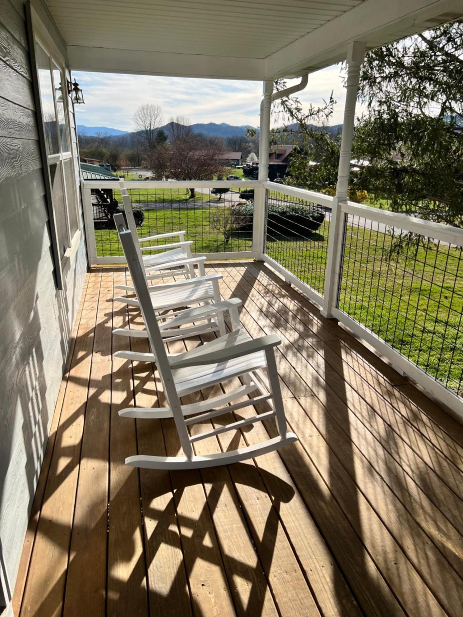Bears Valley Inn - Great Location! - Peaceful, Children And Dog Friendly Retreat - Less Than 15 Min To All Attractions - Private Pool Club & Fishing Hole - Game Room With Tv Sevierville Eksteriør billede